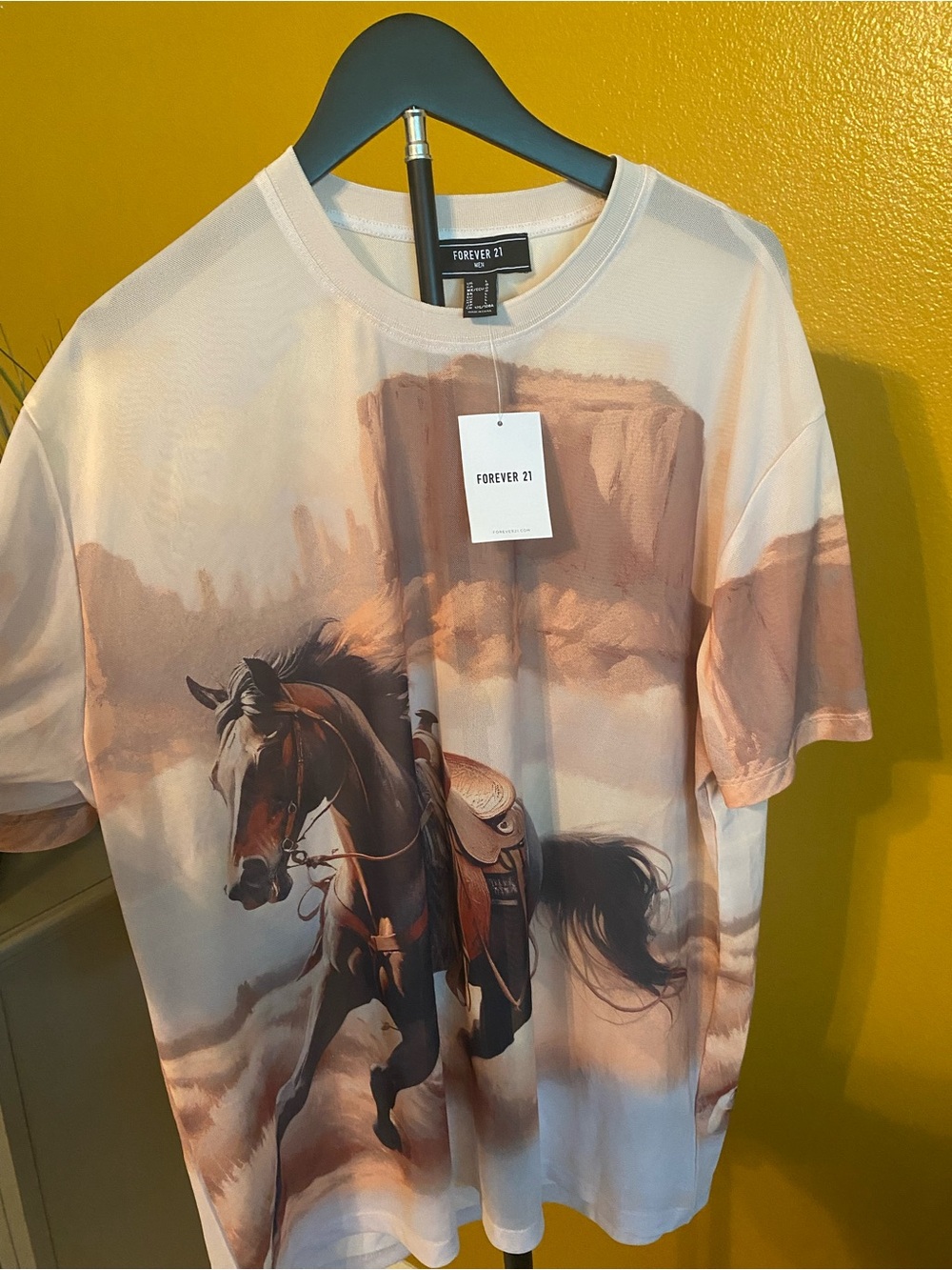 Forever 21 Men’s White and Tan Western Horse Graphic Tee